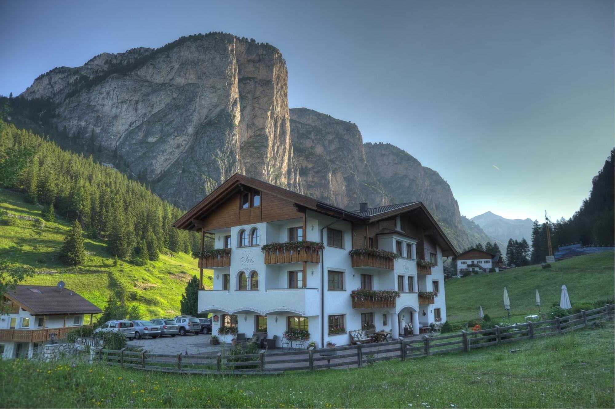 Garni Hotel Iris Selva di Val Gardena Exterior photo