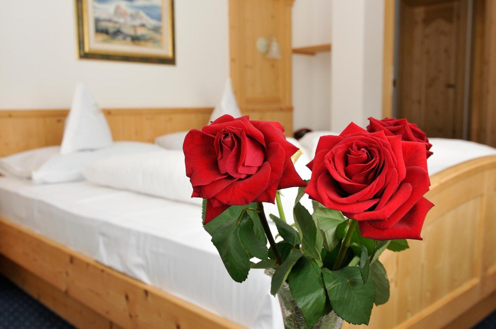 Garni Hotel Iris Selva di Val Gardena Exterior photo