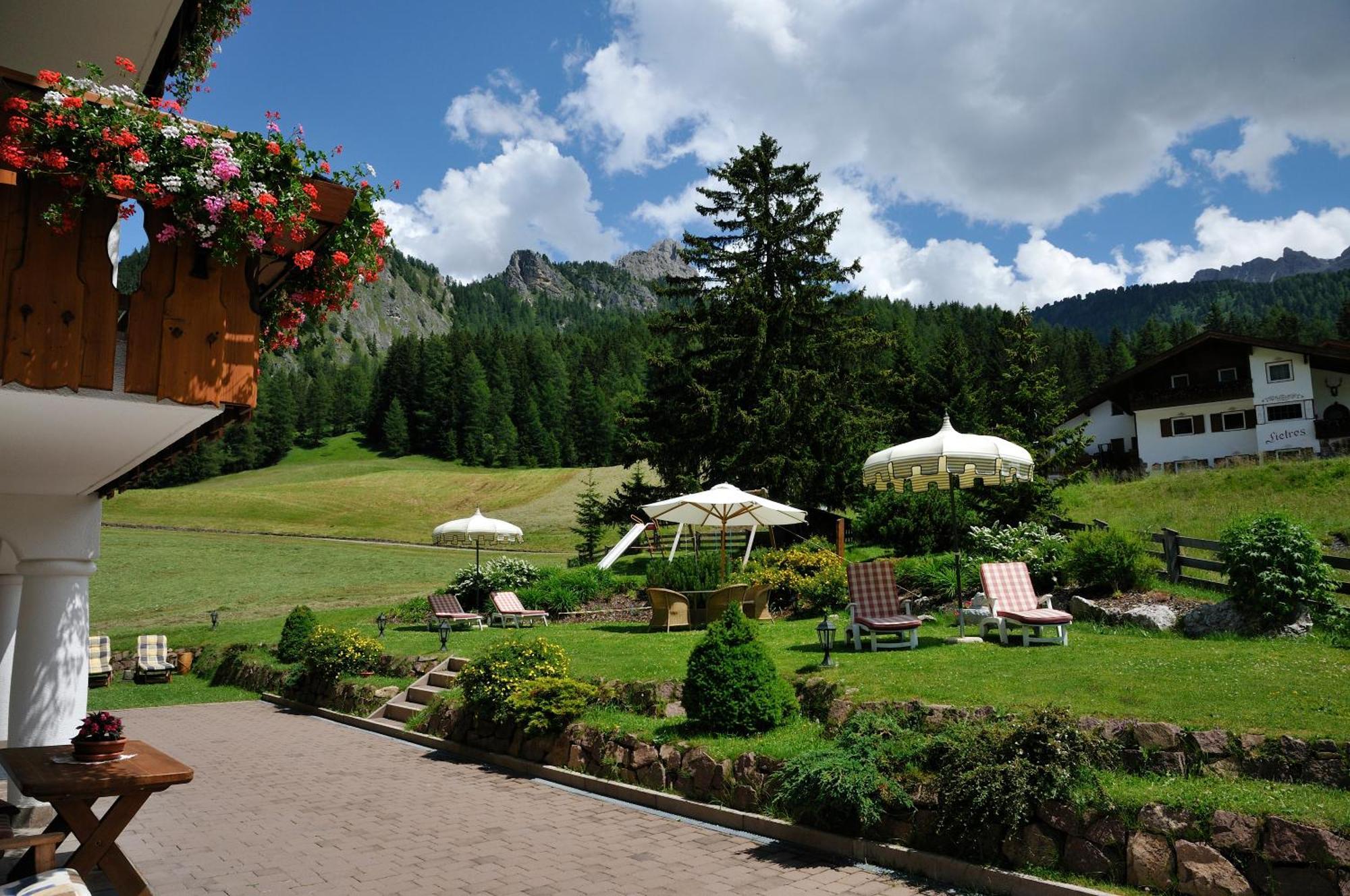 Garni Hotel Iris Selva di Val Gardena Exterior photo