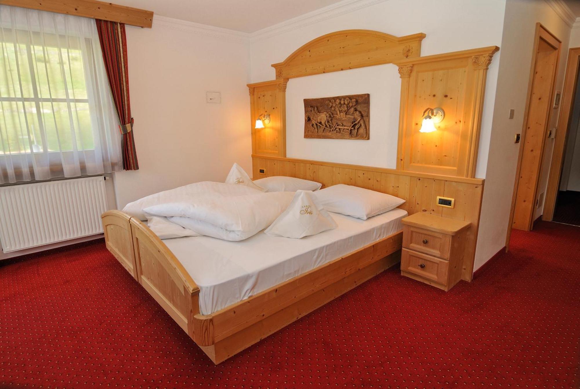Garni Hotel Iris Selva di Val Gardena Exterior photo